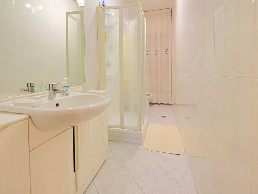 Immagine 19 di Trilocale in vendita  in Viale Magna Grecia 104 a Taranto