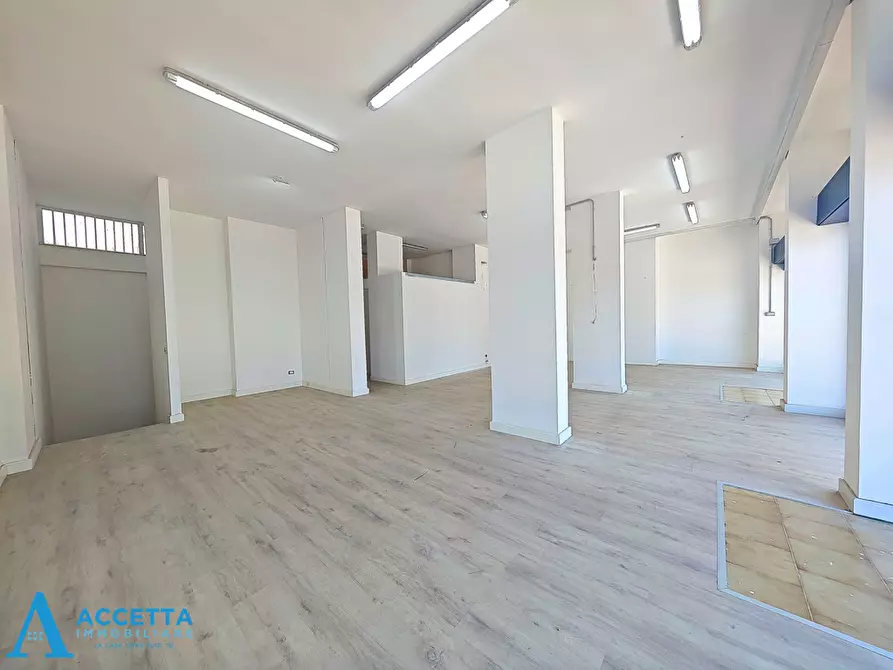 Immagine 3 di Locale commerciale in affitto  in Via Carlo Magno 20 a Taranto