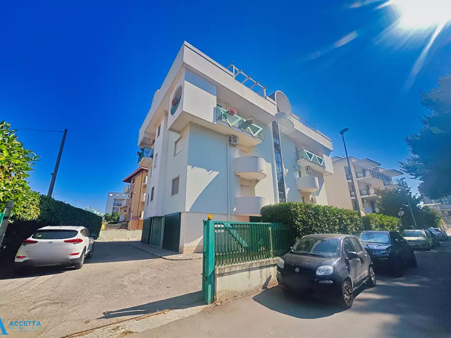 Immagine 27 di Trilocale in vendita  in Via Lago Ampollino 23 a Taranto