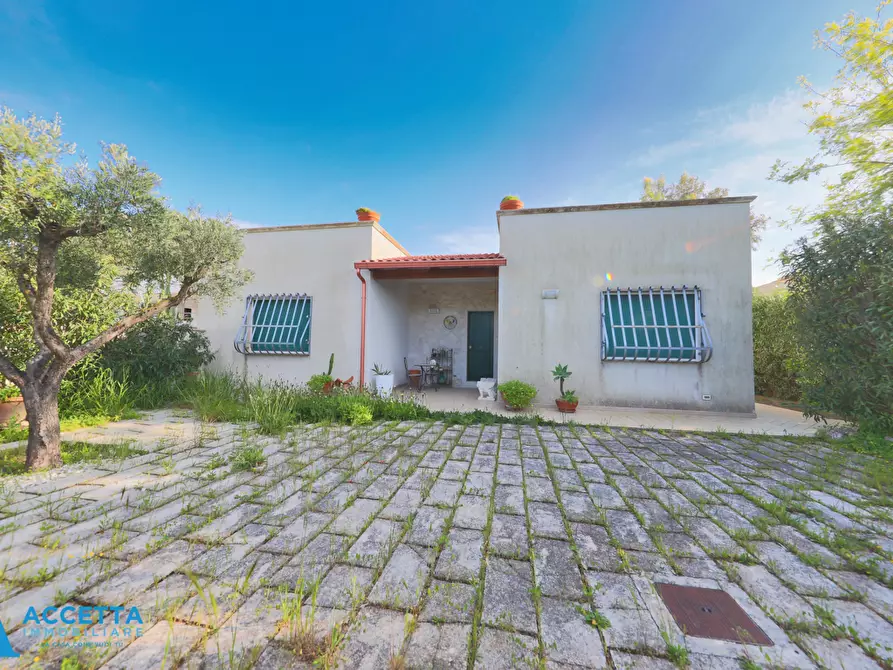 Immagine 2 di Villa in vendita  in Via Delfini 55 a Taranto
