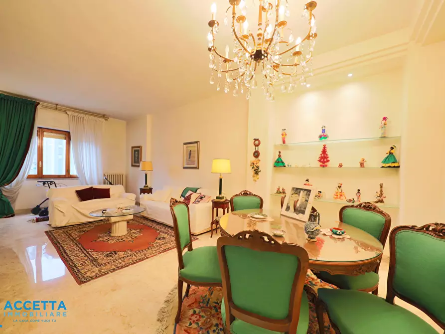 Immagine 5 di Trilocale in vendita  in Viale Magna Grecia 104 a Taranto