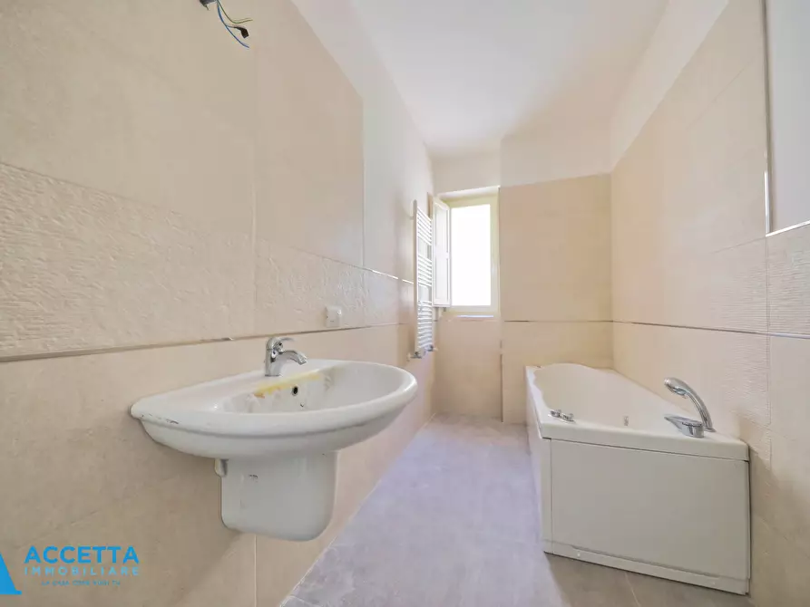 Immagine 13 di Quadrilocale in vendita  in Via Criscuolo 1 a Taranto