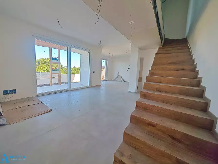 Immagine 23 di Villa in vendita  in Via Azalee a Taranto