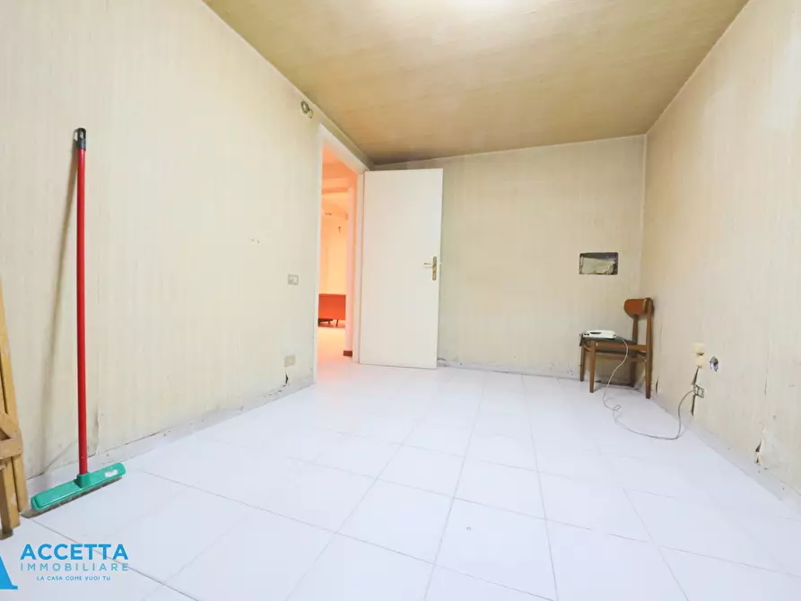 Immagine 13 di Bilocale in vendita  in Via Duca di Genova 63 a Taranto