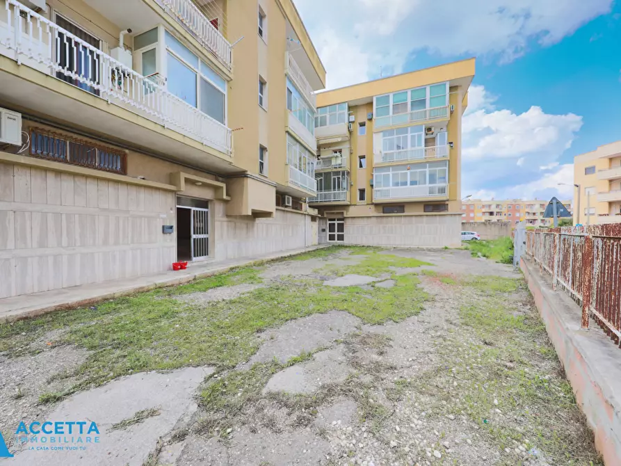 Immagine 3 di Locale commerciale in vendita  in Corso Vittorio Emanuele II 11 a Taranto