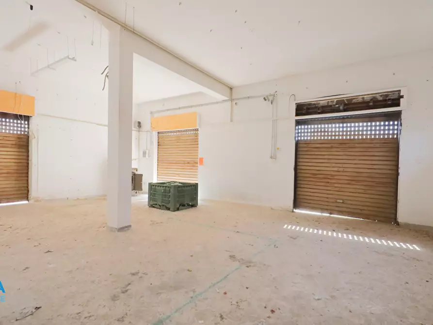 Immagine 22 di Locale commerciale in vendita  in Corso Vittorio Emanuele II 11 a Taranto