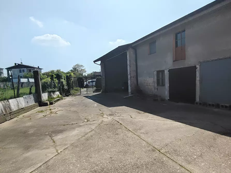 Immagine 11 di Casa indipendente in vendita  in Via Enrico Fermi 13 a Pieve Porto Morone