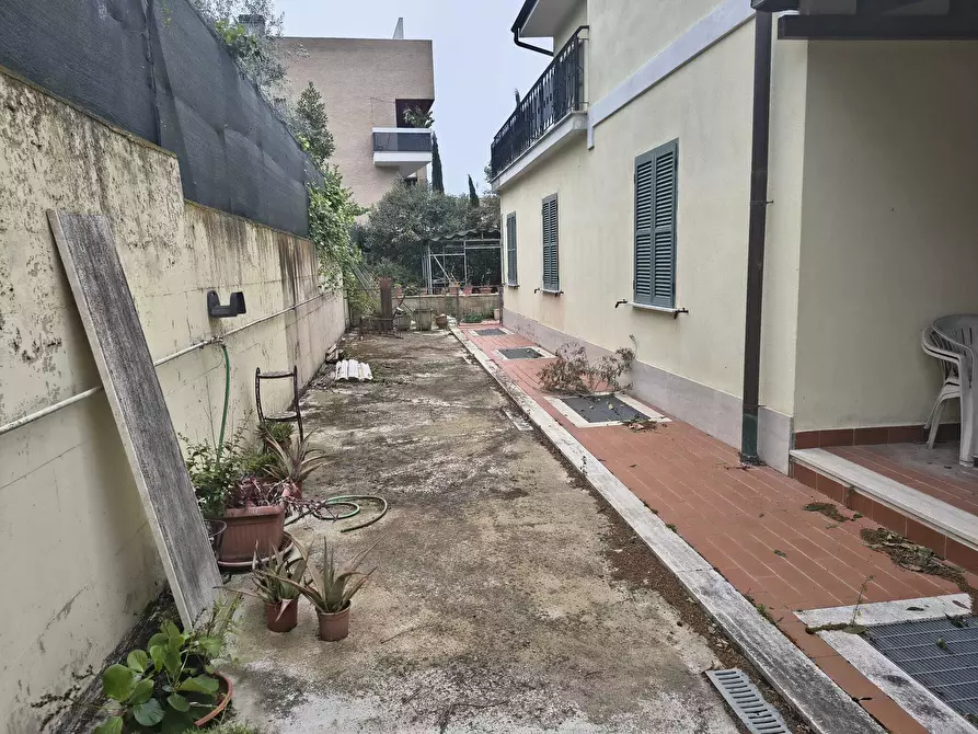 Immagine 13 di Trilocale in vendita  in Via Avegno a Roma