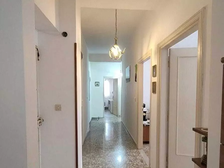 Immagine 3 di Trilocale in vendita  in Via Avegno a Roma