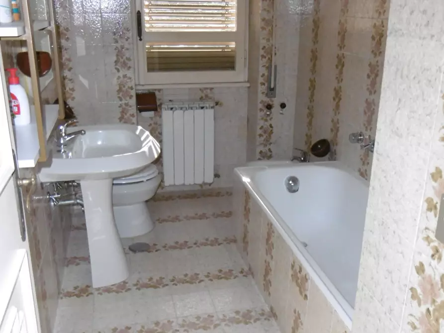 Immagine 15 di Quadrilocale in affitto  in VIA DELLA PISANA a Roma