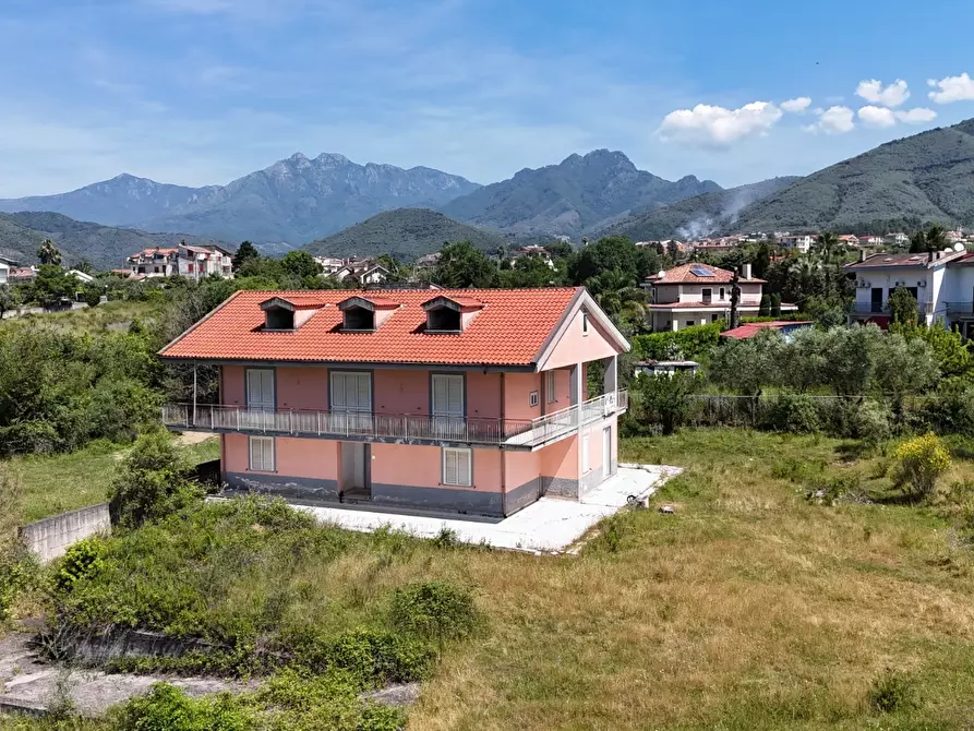 Immagine 6 di Villa in vendita  in Via Santa Croce 26 a Giffoni Sei Casali