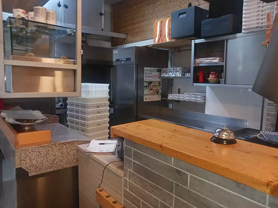 Immagine 9 di Locale commerciale in vendita  in Via Ostaglio 59 a Salerno