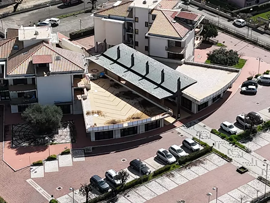 Immagine 2 di Locale commerciale in vendita  in località corno d'oro a Eboli