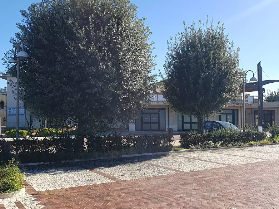 Immagine 16 di Locale commerciale in vendita  in località corno d'oro a Eboli