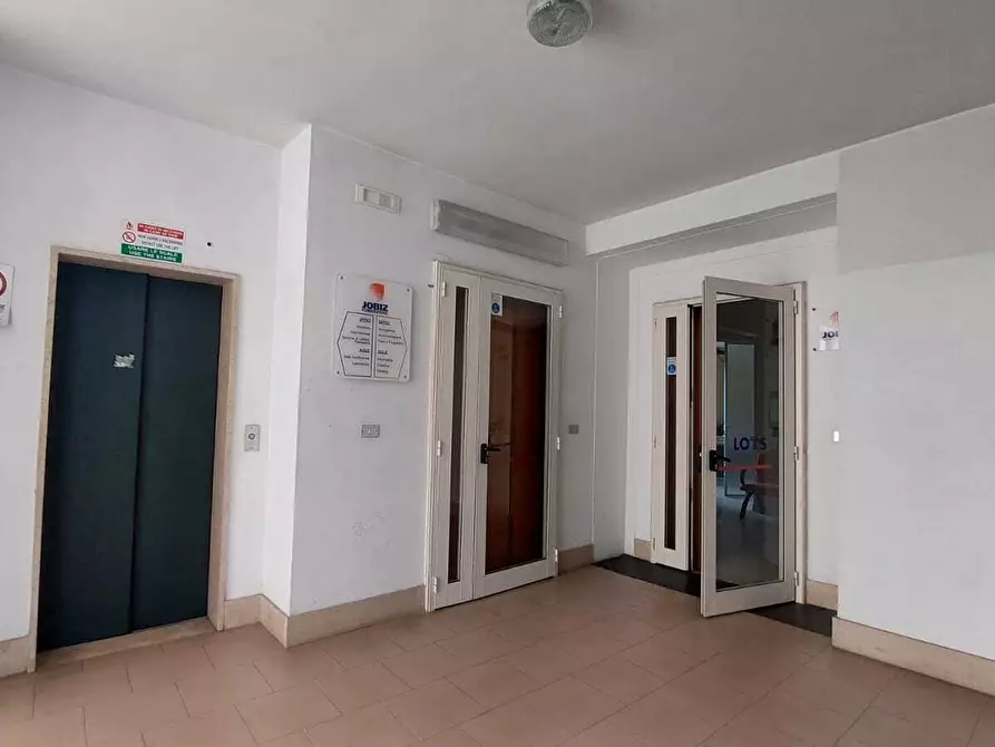 Immagine 24 di Ufficio in vendita  in Via Sabato Visco 24a a Salerno