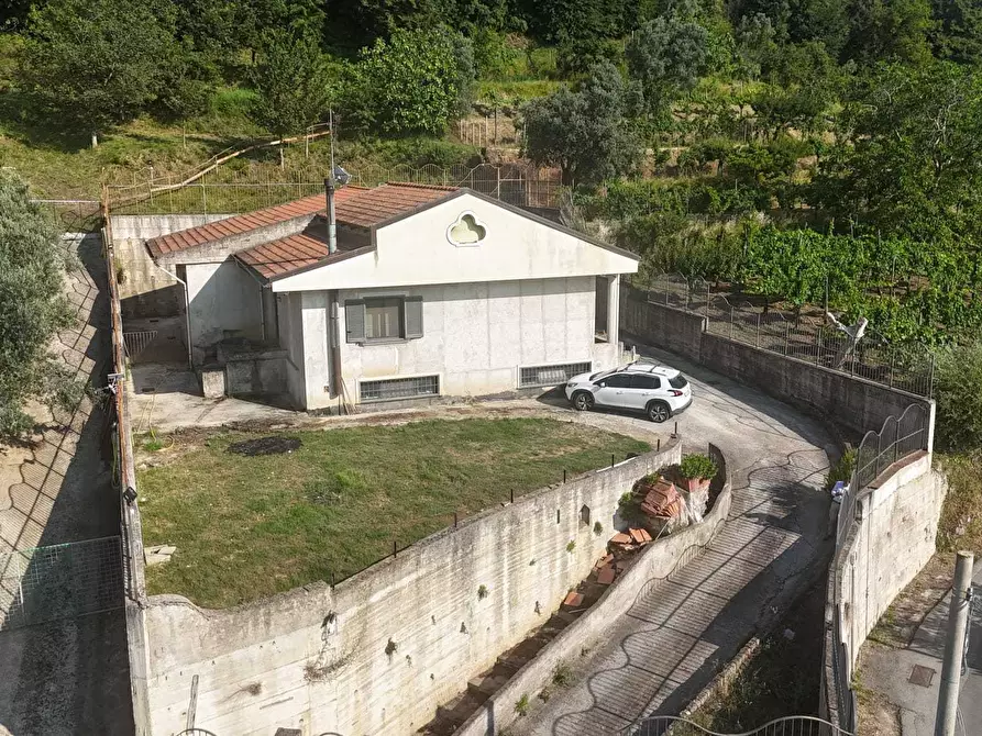 Immagine 9 di Villa in vendita  in Via Casa rocco giovi 11 A a Salerno