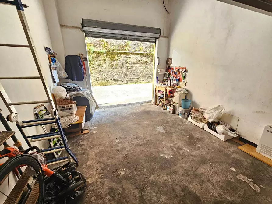 Immagine 2 di Garage in vendita  in Via Alcide De Gasperi 16 a Campomorone