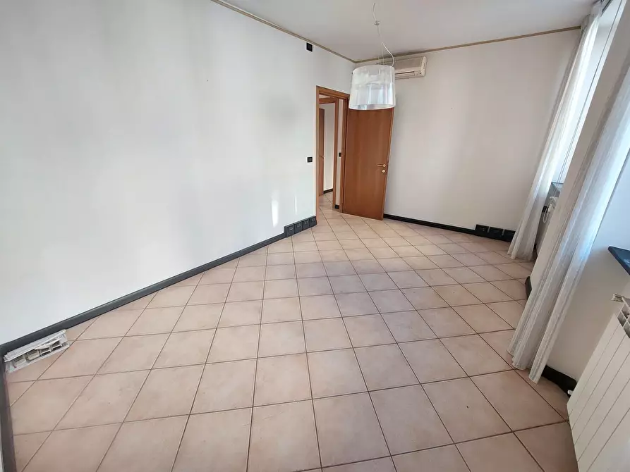 Immagine 13 di Ufficio in affitto  a Campomorone