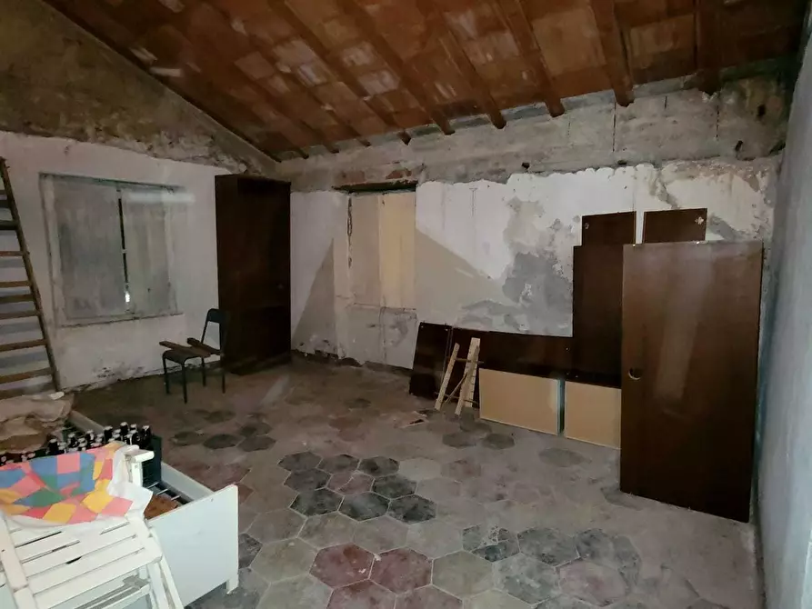 Immagine 32 di Pentalocale in vendita  in Via Campi 7 a Serra Riccò