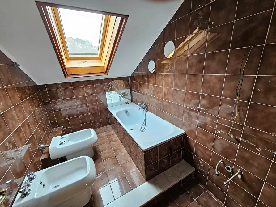 Immagine 27 di Pentalocale in vendita  in Via Benedetto da Cesino 38A a Genova