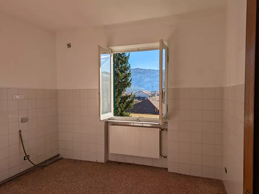 Immagine 45 di Quadrilocale in vendita  in Via Padre Francesco Borghero 33 a Ronco Scrivia