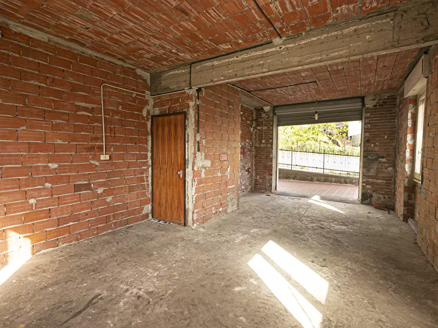 Immagine 25 di Pentalocale in vendita  in via Brodolini 13 a Sant'olcese