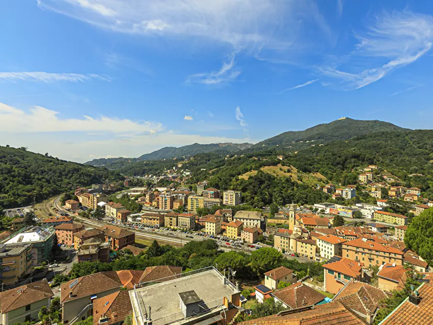 Immagine 37 di Quadrilocale in vendita  in Via Fratelli Gazzo 22/14 a Serra Riccò