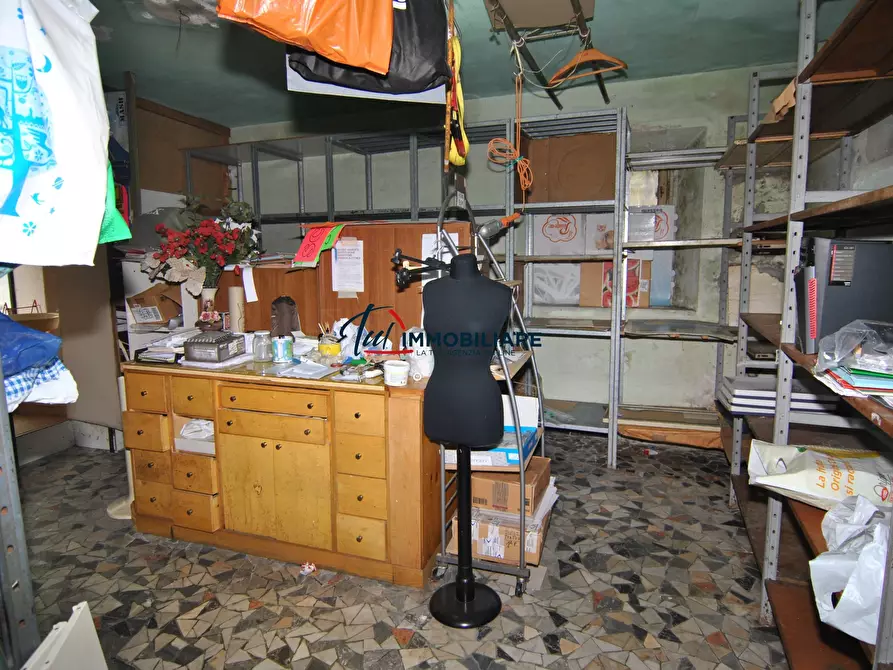 Immagine 5 di Locale commerciale in vendita  in Via del Pettine 5 a Livorno