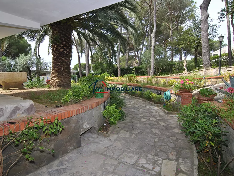 Immagine 43 di Villa in vendita  in Via Kaiser Parodi 15 a Livorno