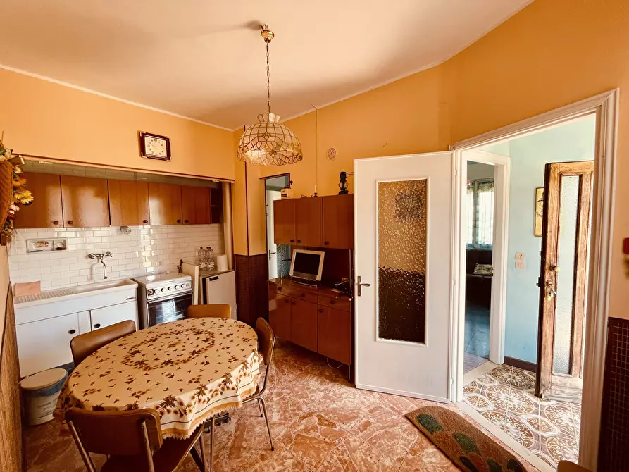 Immagine 5 di Casa indipendente in vendita  in SP32 3 a Serravalle Langhe