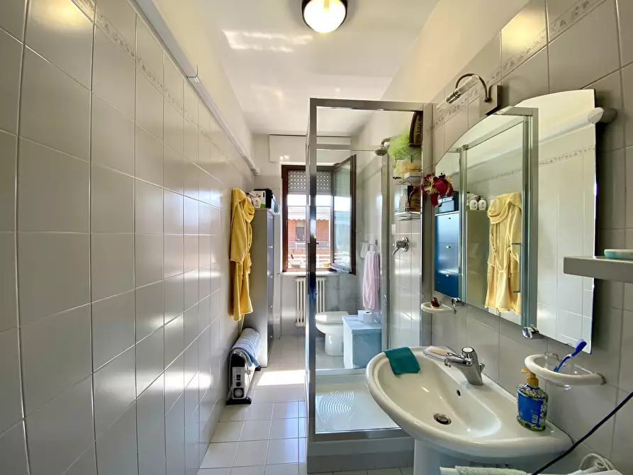 Immagine 6 di Quadrilocale in vendita  in Viale Europa 13 a Grinzane Cavour