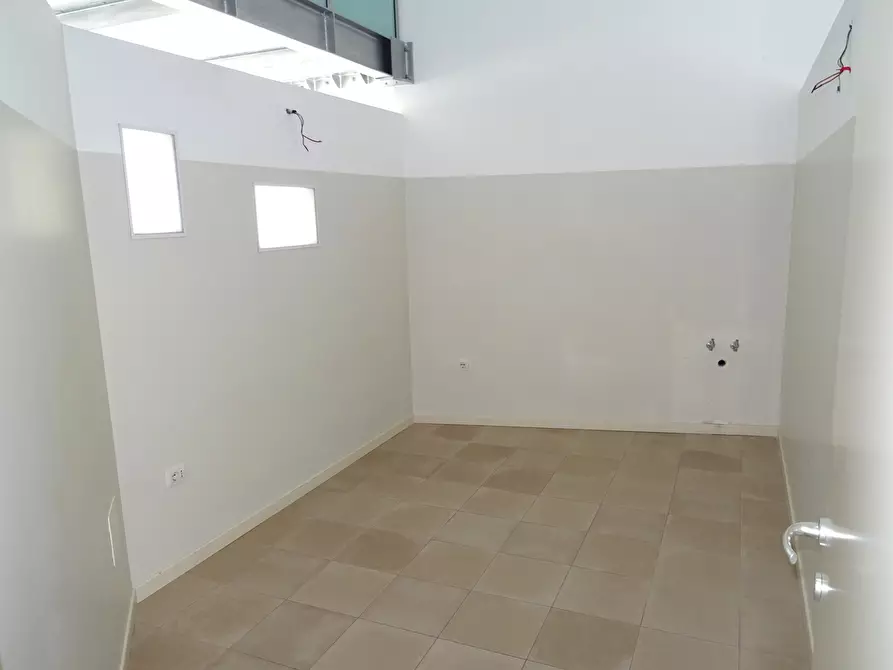Immagine 4 di Ufficio in vendita  a Senigallia