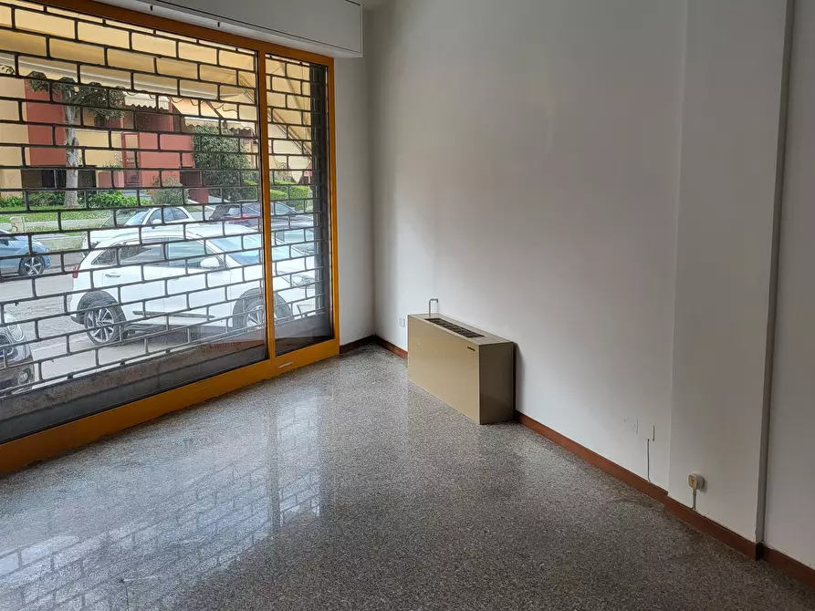 Immagine 5 di Locale commerciale in vendita  a Senigallia