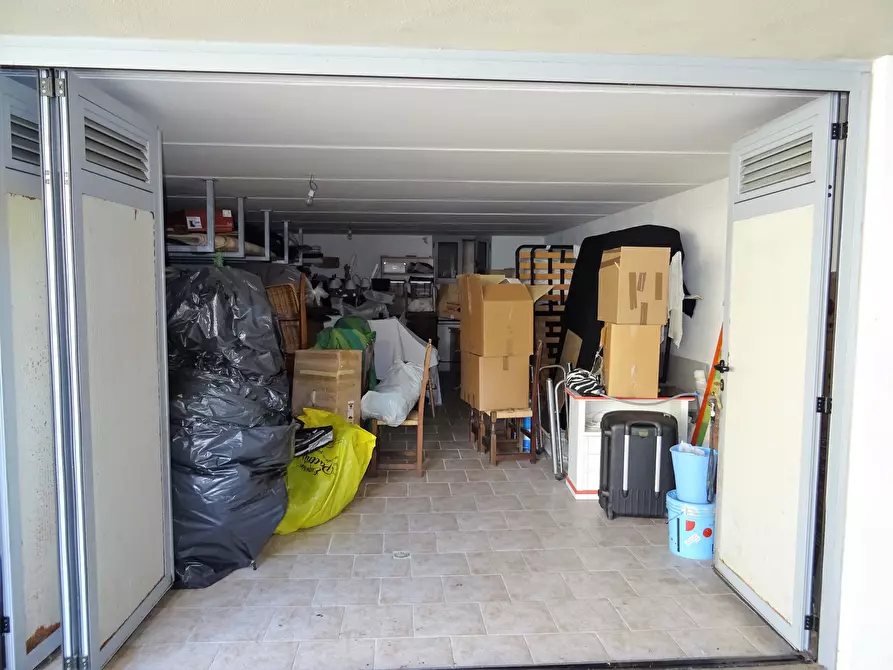 Immagine 1 di Garage in vendita  a Senigallia