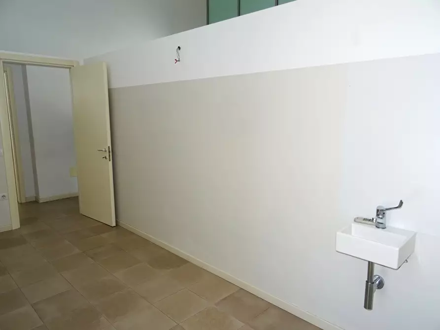 Immagine 6 di Ufficio in vendita  a Senigallia