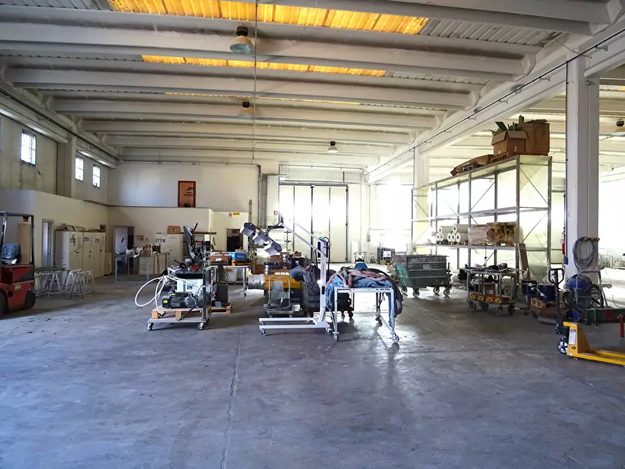 Immagine 2 di Attività artigianale in vendita  a Monte Porzio