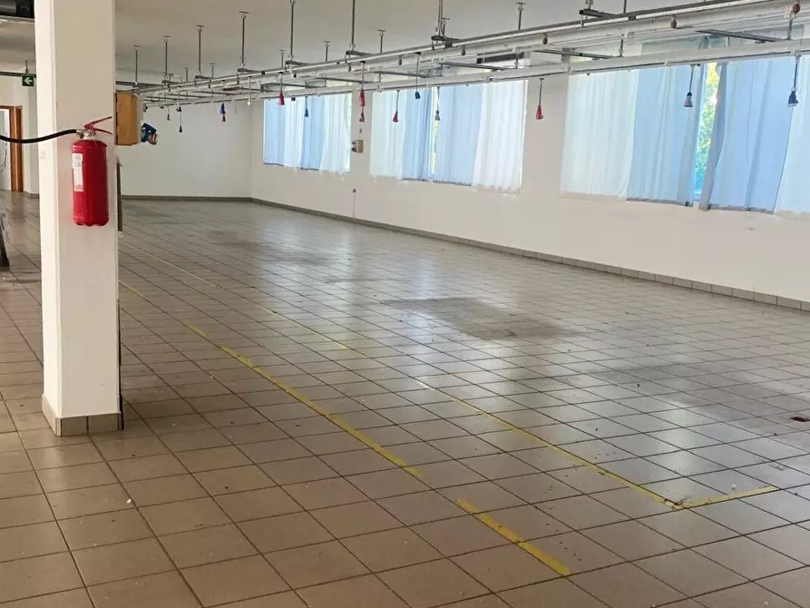 Immagine 8 di Attività artigianale in vendita  a Senigallia