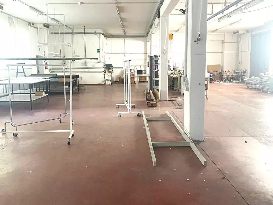 Immagine 4 di Attività artigianale in vendita  a Senigallia