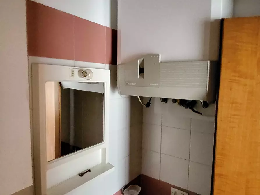 Immagine 6 di Locale commerciale in vendita  a Senigallia