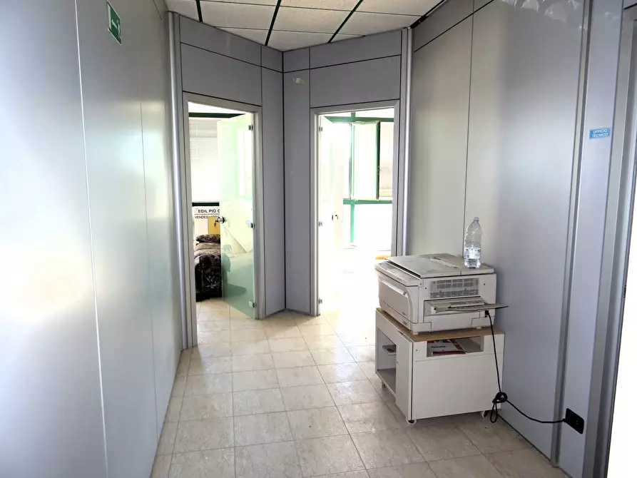 Immagine 3 di Ufficio in vendita  a Senigallia