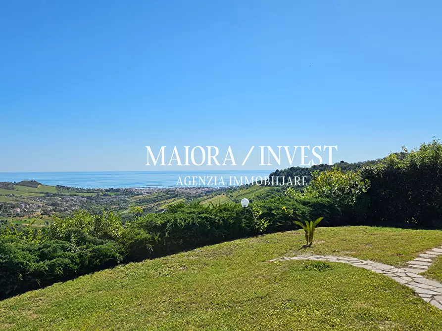 Immagine 37 di Villa in vendita  a Acquaviva Picena