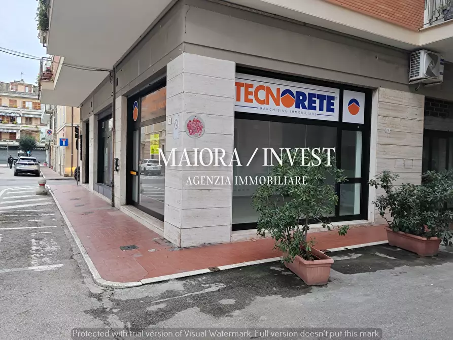 Immagine 12 di Locale commerciale in vendita  in Via Francesco Crucioli a Grottammare