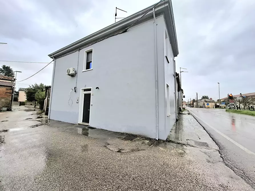 Immagine 2 di Porzione di casa in vendita  in Via Ponte del Merlo 95 a Rovigo