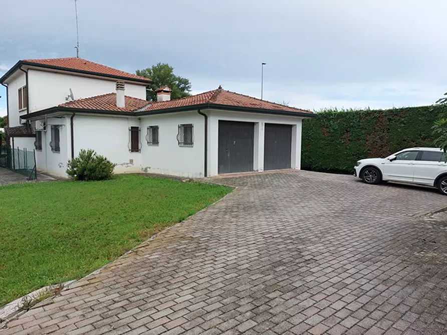 Immagine 1 di Casa indipendente in vendita  in Via Galileo Galilei 12 a Adria