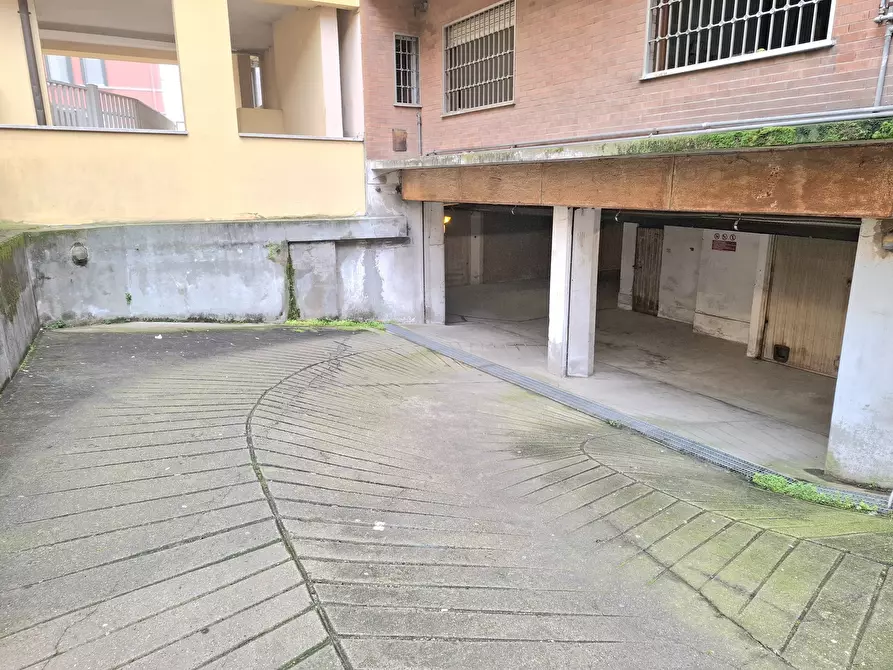 Immagine 2 di Loft/Open space in vendita  in Piazzale Gabriele D'Annunzio 2 a Rovigo