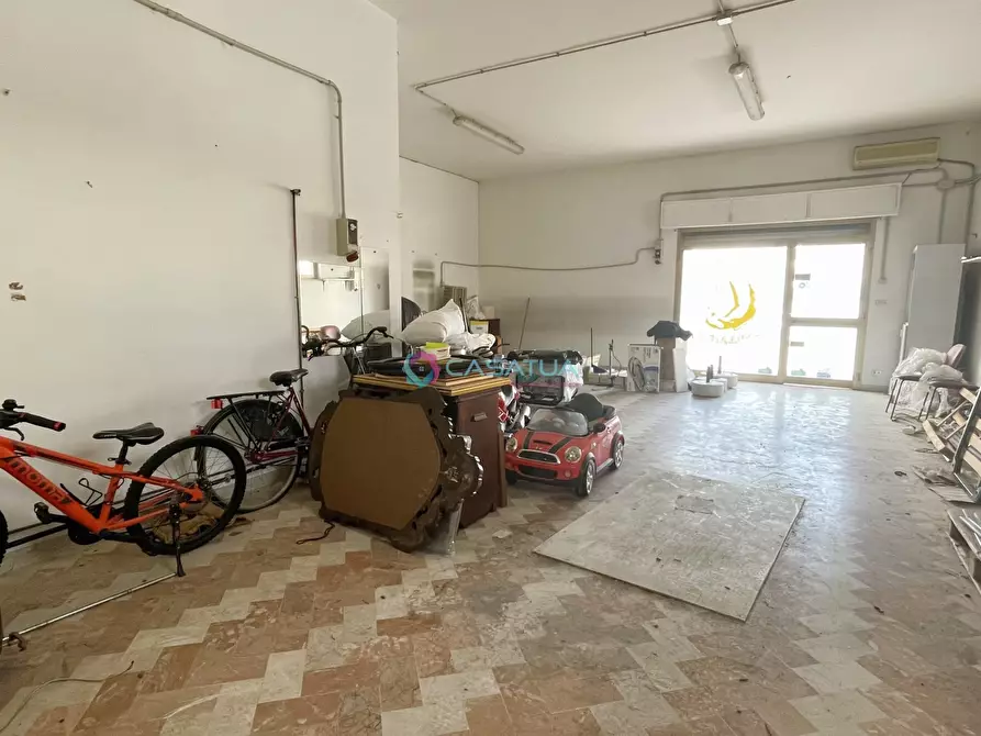 Immagine 9 di Locale commerciale in vendita  a Pineto