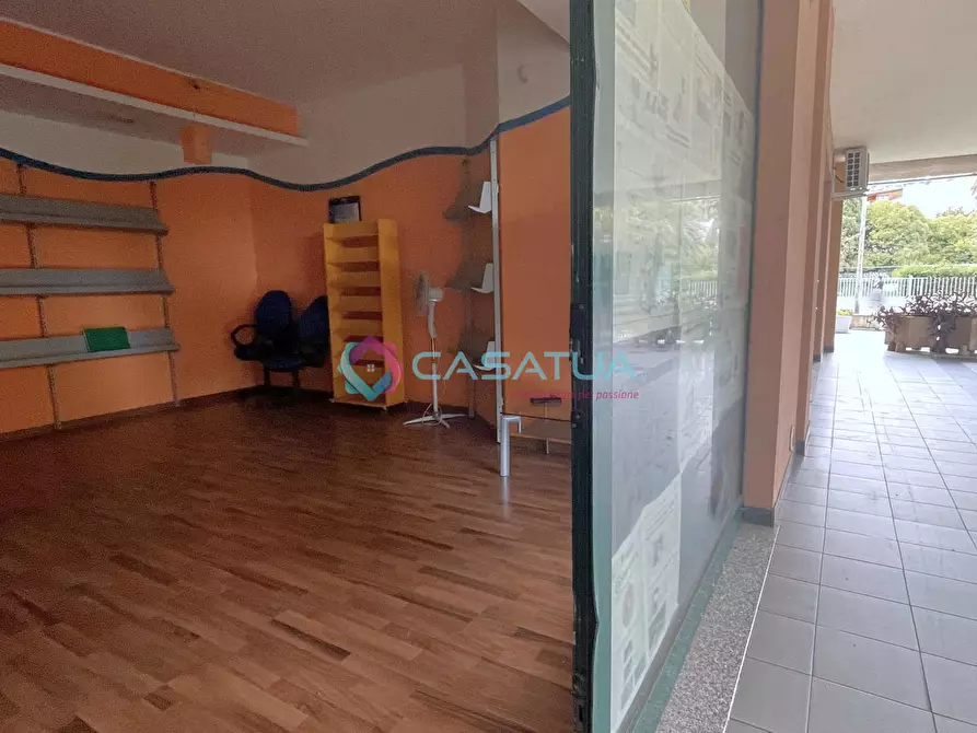 Immagine 6 di Locale commerciale in vendita  a Silvi