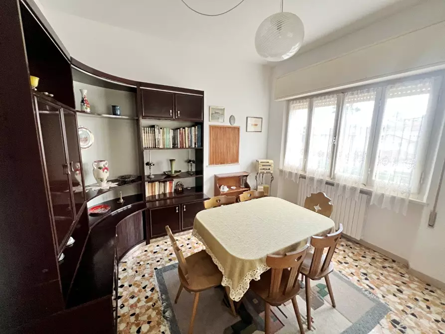 Immagine 5 di Casa trifamiliare in vendita  a Massa