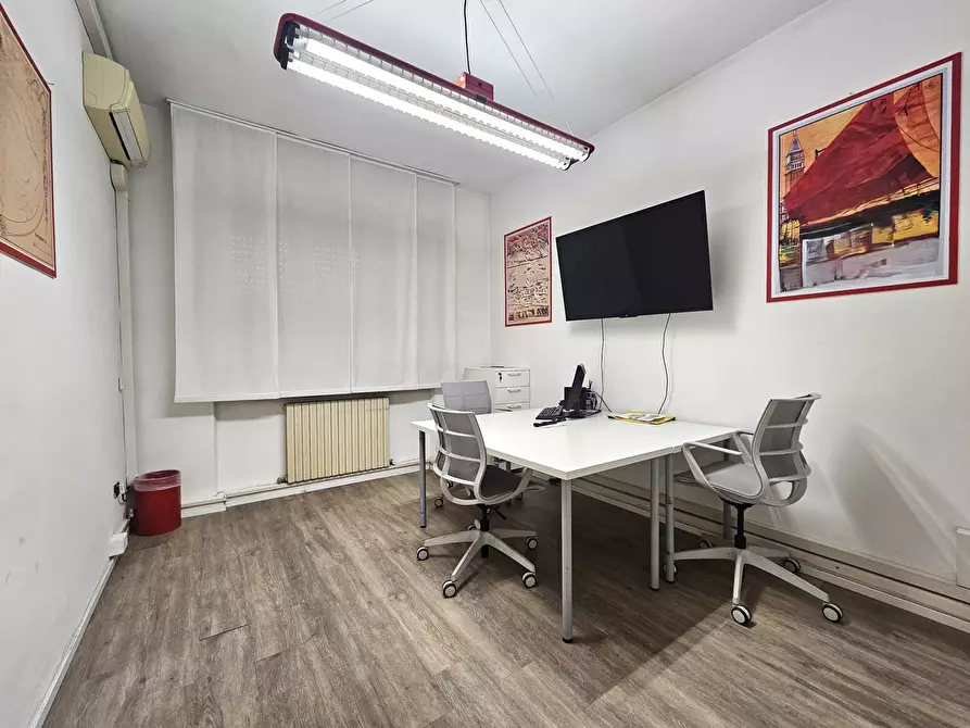 Immagine 6 di Pentalocale in vendita  a Sarzana