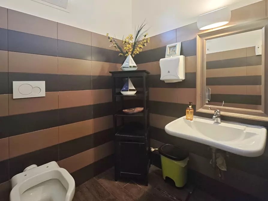 Immagine 66 di Locale commerciale in vendita  in Località Fiascherino 7 a Lerici